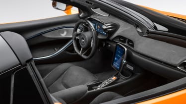 McLaren Artura Spider – interior